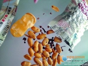 花生豆吃出“安全套”？消費者驚呼“差點吐！”